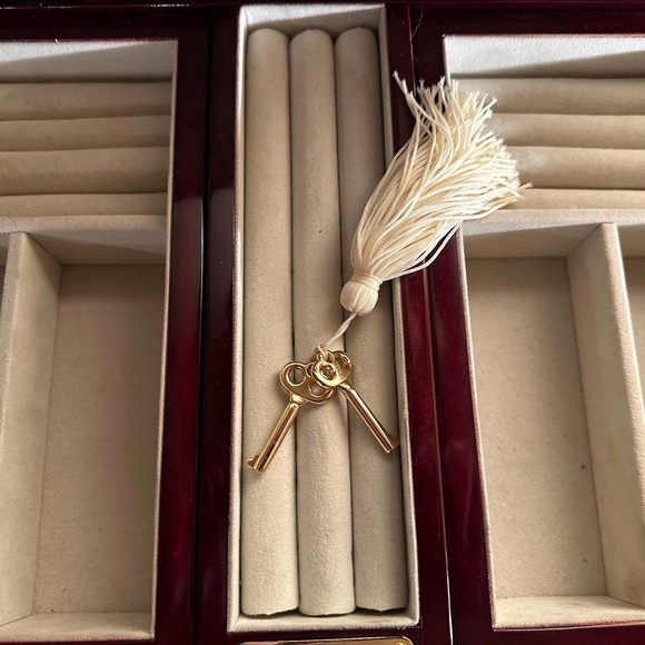 Curata Jewelry Box - Picture 2 of 4